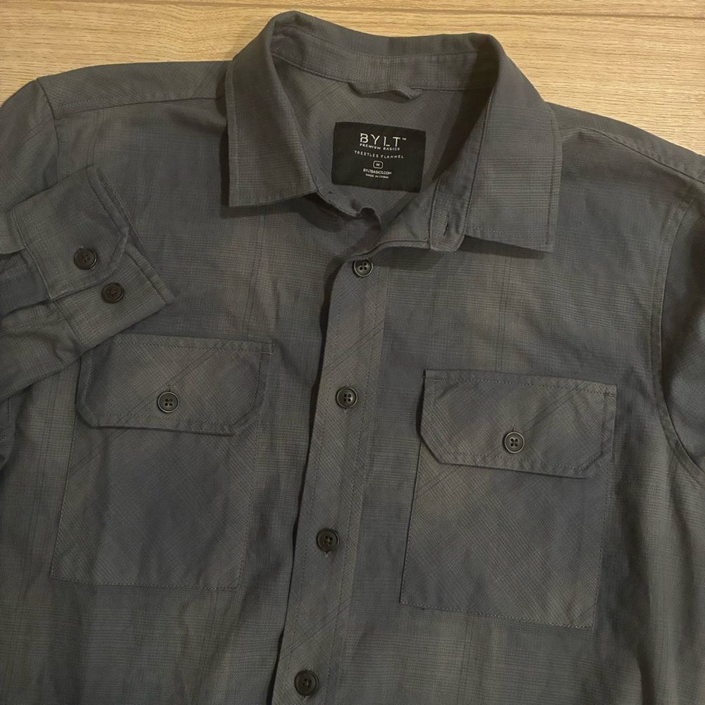 BYLT Basics Men’s Trestles Flannel Gray Plaid Button Up Size M